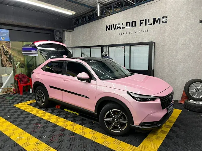 Honda HR-V envelopado em rosa na Nivaldo Films